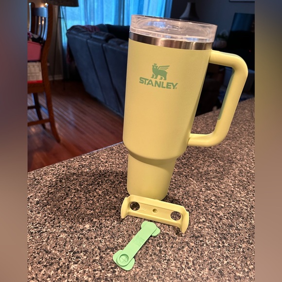 Stanley Green Travel Mug 40oz - Picture 1 of 1